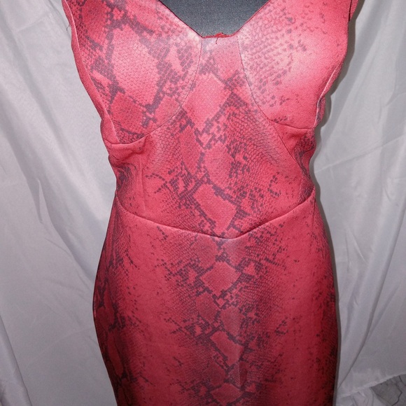 Fashion Nova Sassy Serpertine Snake Mini Dress Bergundy Size XL - Picture 4 of 14